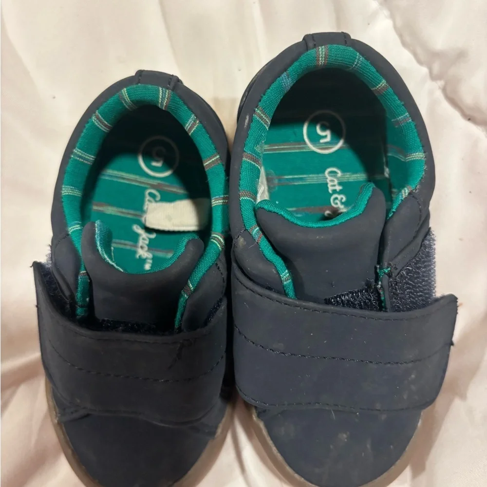 Cat & Jack Black and Green Kids Sneakers size 5- with straps